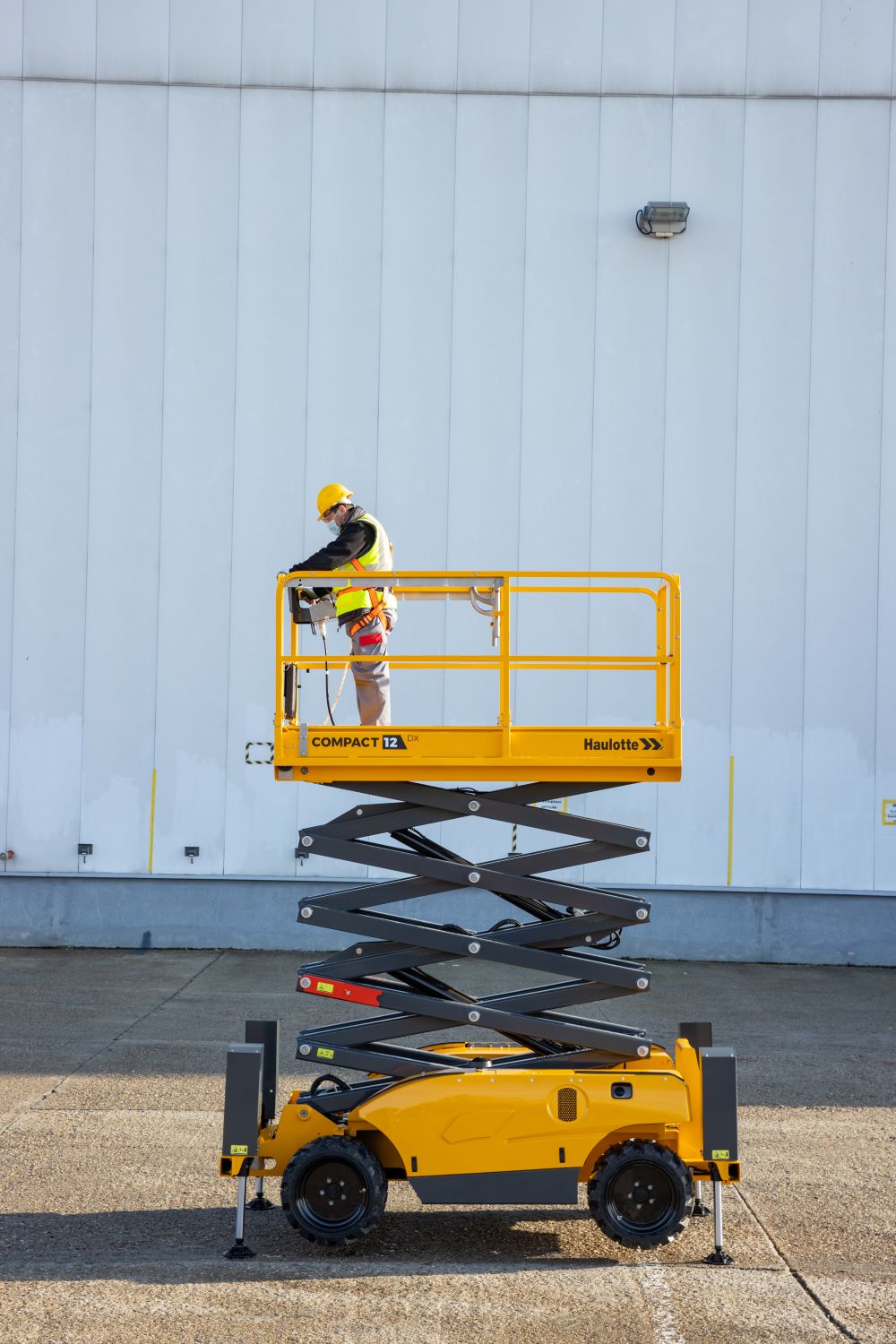 rough terrain scissor outside
